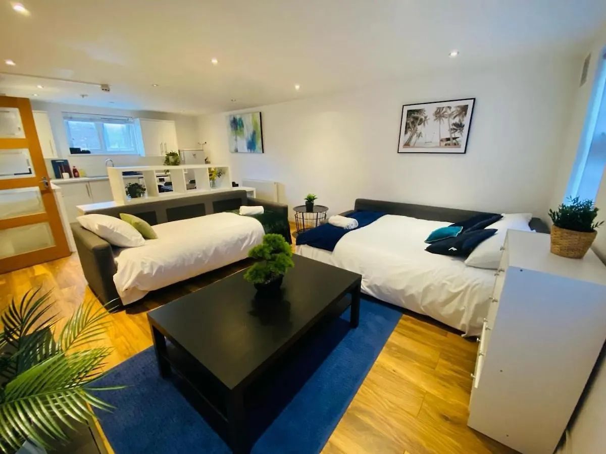 Gorgeous Flat In Central London contacts